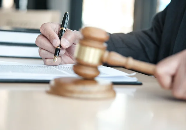 juicio por quebrantamiento de orden de alejamiento